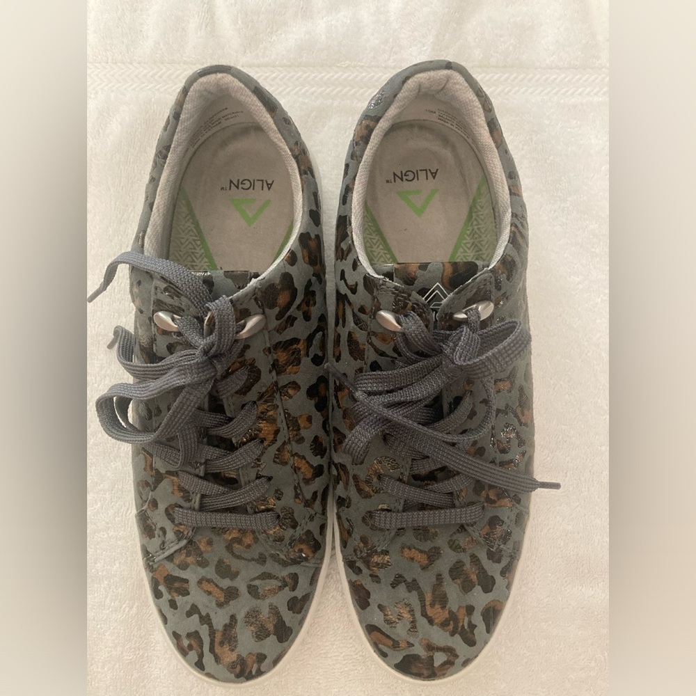 Align Nurse Mates Leopard print shoes